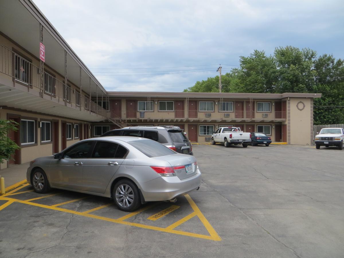 Deluxe Inn/Extended Stay - Council Bluffs Carter Lake Exterior photo